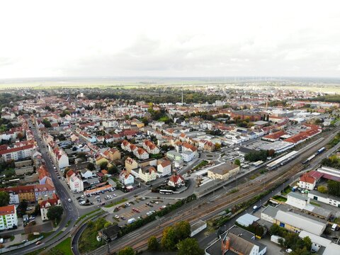 Luftaufnahme von Delitzsch mit dem Bahnhof im Vordergrund, Sachen / Deutschland