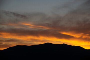 Atardecer en el pirineo aragones, contraste, subexpuesto