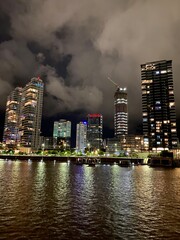 Obraz premium EDIFICIOS DE NOCHE