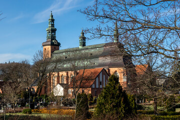 Klasztor kartuski z oryginalnym dachem. Stary cmentarz wokół kościoła. Kartuzy, Poland.