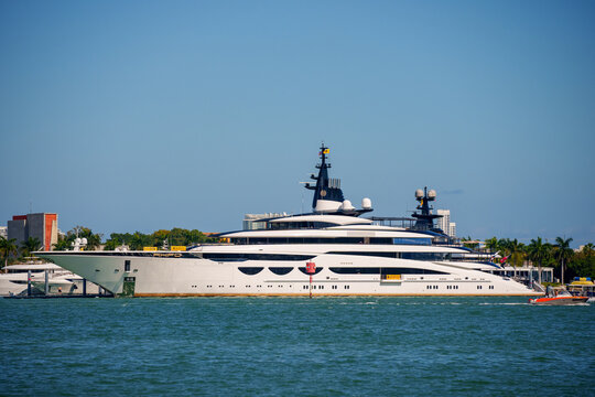 Photo of Larssen AHPO Yacht at the Miami International Boat Show