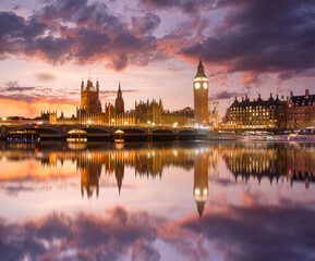Obraz premium Big Ben and Houses of Parliament at dusk, London, UK. Colorful sunset