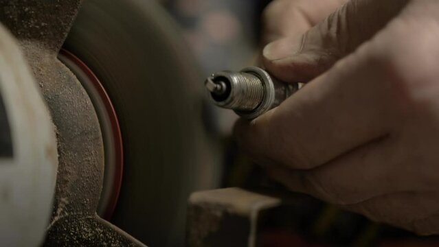 Cleaning spark plug using bench grinder