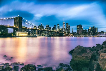 Fototapeten New York city skyline at night and Brooklyn bridge with river © Michael