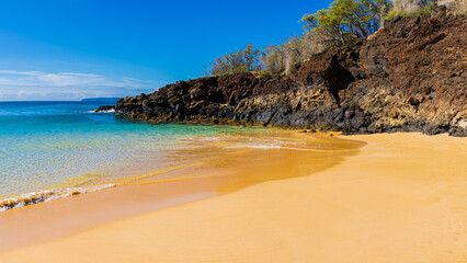 The Sand Covered Shore of Big Beach With Molokini Crater In The Distance, Makena Beach State Park, Maui, Hawaii, USA