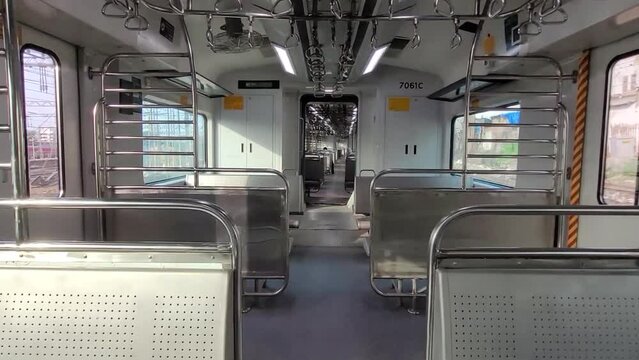 Mumbai AC railway local inside footage, Maharashtra
