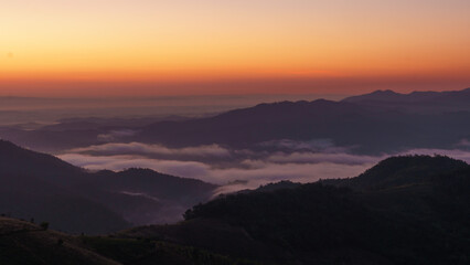 Obraz premium sunrise over a mountain sea of fog Doi chang chiangrai Thailand