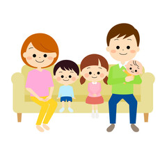 ソファに集まっている2世代家族（春夏）