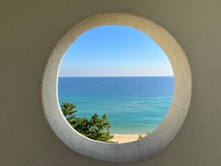 Obraz na płótnie Canvas view from the window to the sea