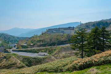 夏の万座から見た山並み