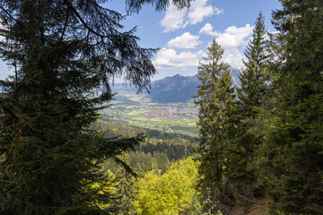 Wunderschönes Bergpanorama mit Schnee in den Alpen