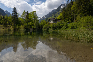 Alpensee in den Bergen