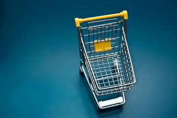 empty shopping cart model toy