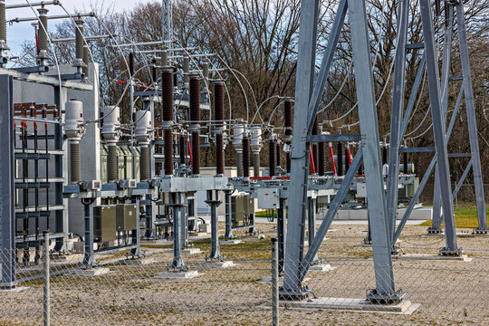 Elektrizit&auml;tswerk mit Transformator zur Stromversorgung