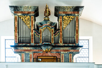Orgel in der Kirche St. Idda in Bauen am Urnersee