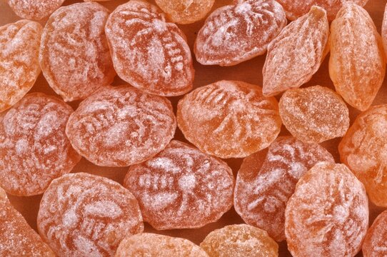 Bonbons au miel en vrac en gros plan