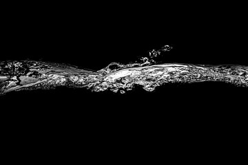 frisches natürliches getränk, wasserwelle mit isolierten blasen,dunkler Hintergrund