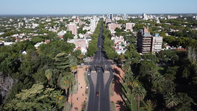 Portones del Parque General San Mart&iacute;n en Mendoza 4K