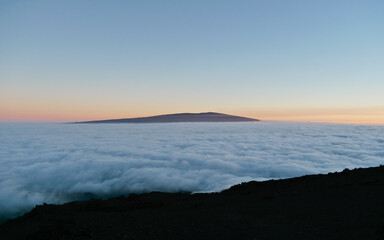 Obraz premium sunset atop Hawaii Big Island volcanoes