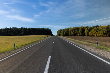 Fototapeta premium A straight highway without cars
