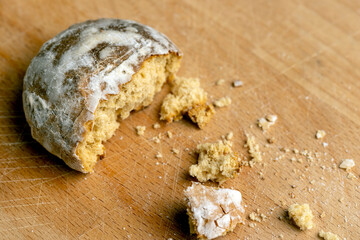 Powdered sugar gingerbread on the table