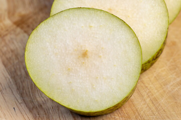 Obraz premium Fresh juicy pear cut into pieces and pieces