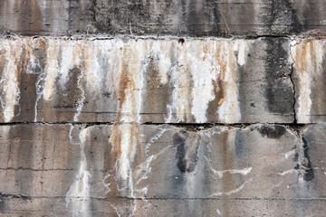 老朽化したコンクリート面