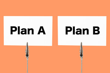 プランA、プランBと書かれたメモ