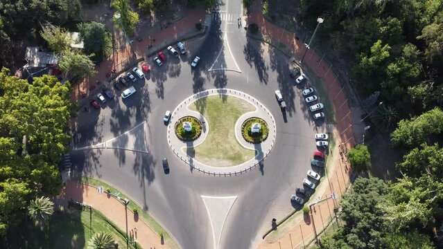 Rotonda en el Parque General San Mart&iacute;n de Mendoza 4K