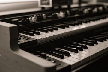 Tonewheel Organ Keyboard and Drawbars