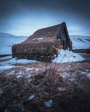&THORN;j&oacute;&eth;veldisb&aelig;r Thjodvelsidaer Wikinger Siedlung H&uuml;tte in Island im Winter