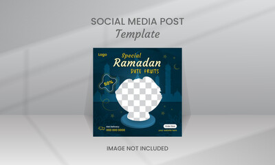 Fototapeta na wymiar Ramadan Kareen Special Food Social Media Post Template, Square Flyer, Leaflet