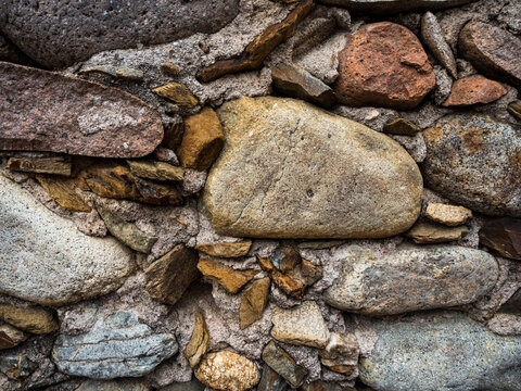 imagen detalle textura pared de piedras de distintos tamaños y colores