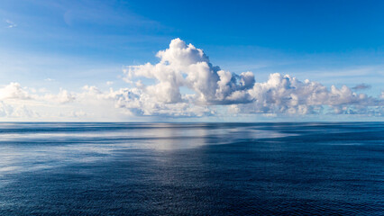 Himmel, Wolken und das Meer und sonst gar nichts me(eh)r