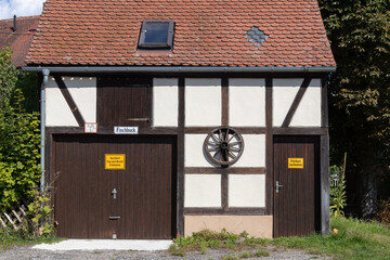 Garage mit Fachwerk in Leutershausen