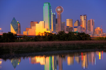Fototapeta na wymiar Dallas, TX Skyline at Dusk