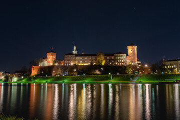 Fototapeta na wymiar Royal Castle on Wawel Hill in Krakow / Zamek królewski na wzgórzu Wawelskim w Krakowie