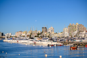 Fototapeta na wymiar Barcos na marina de Punta de Leste, Uruguay