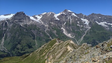 Fototapeta na wymiar Breathtaking mountain peaks of the Austrian Alps. Grossglockner High Alpine road.