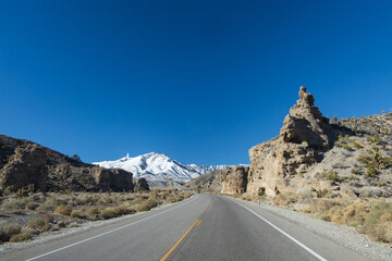 Naklejka premium Road thru snow covered Spring Mountain National Recreation Area, Nevada