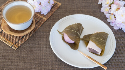和菓子の桜もち・関東風・関西風の違い｜食べ比べイメージ