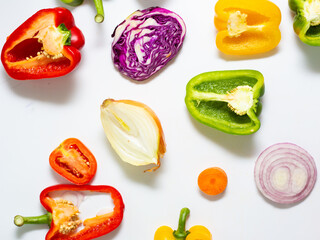 Photo a lot of slice colorful fruit and vegetable on white background