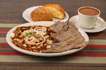 Carne con enchiladas