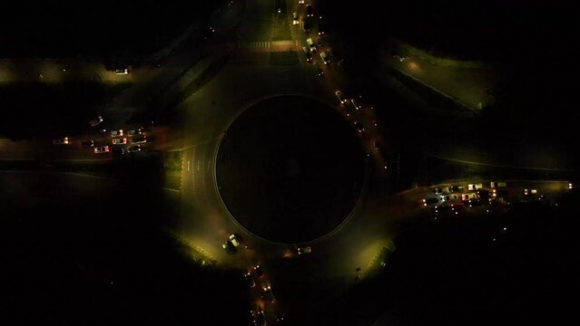 Night traffic moving in perfect order at the Roundabout