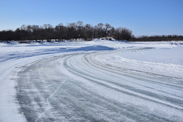 Fototapeta na wymiar A drift track. The road on the ice.