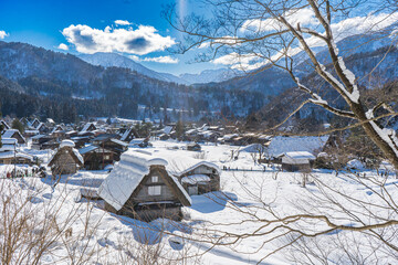 合掌造りで有名な岐阜県にある世界遺産 白川郷の風景