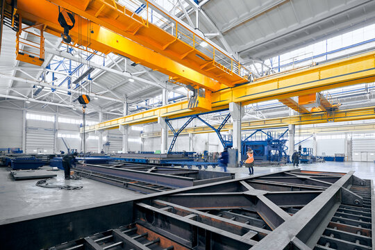 Workshop for large sized metal construction assembling