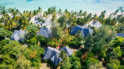 Crédence de cuisine en plexiglas Plage de Nungwi, Tanzanie Aerial drone photography captures the breathtaking beauty of Zanzibar's crystal clear waters and white sandy beaches in Nungwi.