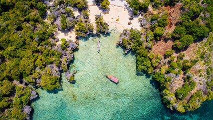 Discover the beauty of Zanzibar's hidden gems at Blue Safar Zanzibar, where you can explore the island's charming coves, enjoy a thrilling boat ride, and immerse yourself in the local culture with del
