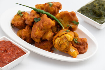 Gobi Pakoda Also Called Gobhi Pakora, Pakodi, Fakkura, Bhajiya, Bhajji, Bhaji, Ponako, Bajji Are Tea Time Indian Snacks Made Of Cauliflower Florets Marinated Tossed In Gram Flour Batter, Garam Masala